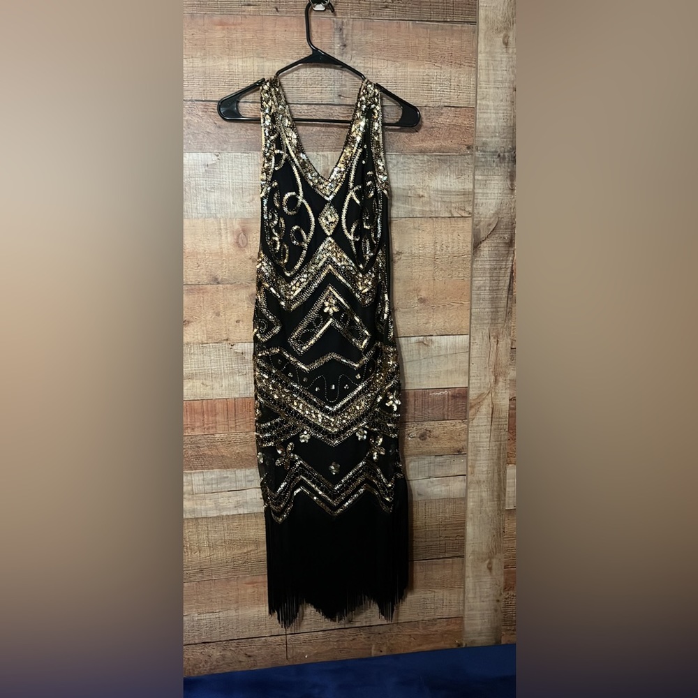 1920s Flipper dress worn once.  Gold & Black.  Well made size Med 8-10 side zip